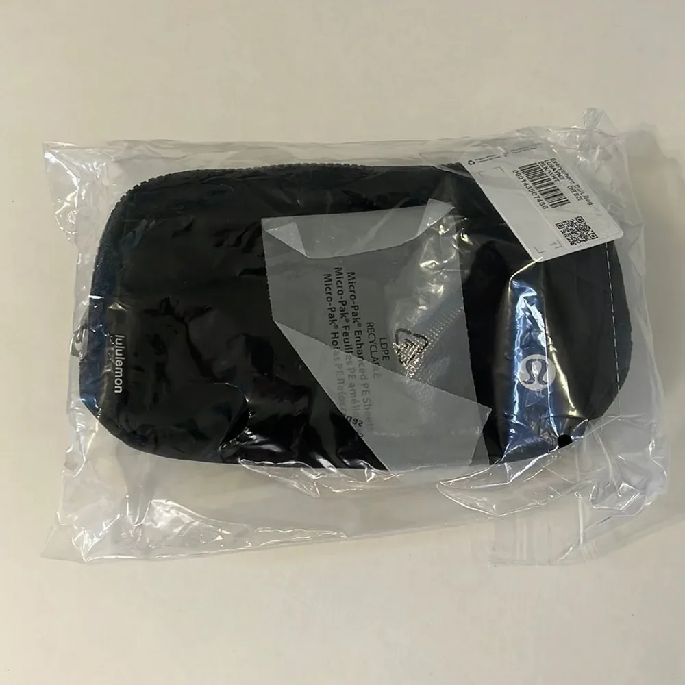 Lululemon Everywhere Belt Bag - Picture 5 of 5